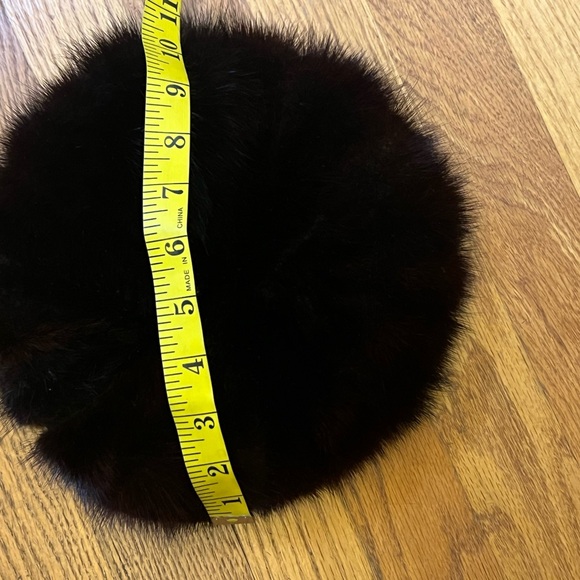 Vintage Mink Black/Burgundy Pillbox Beret w/Satin Lining, 2 Clips - 1960s - Picture 4 of 7